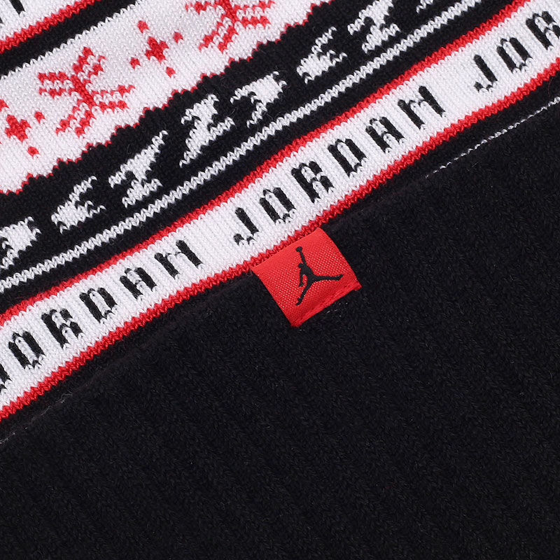  черная шапка Jordan Jumpman Holiday Cuffed Beanie DA2091-100 - цена, описание, фото 2